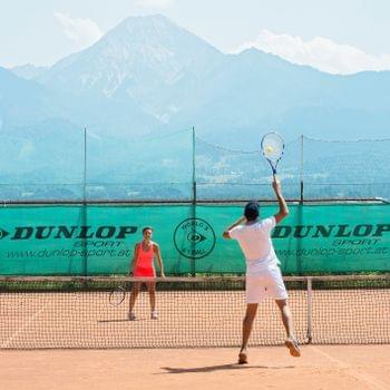 Tennis e ping-pong hotel-karnerhof-faaker-see-aktiv-tennis-mittagskogel.jpg